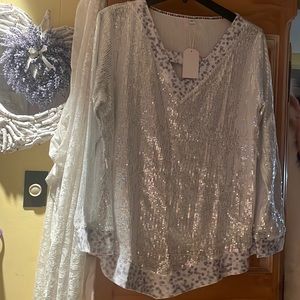 By Exclusive❤️this beautiful xxl top shines out!